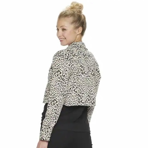 🔴 SALE 5/$15 Candie's Leopard Crop Trucker Jacket - Picture 2 of 2